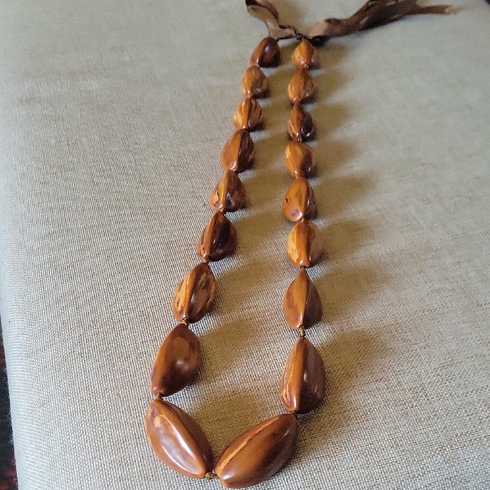 VINTAGE Brown PodBeaded Necklace